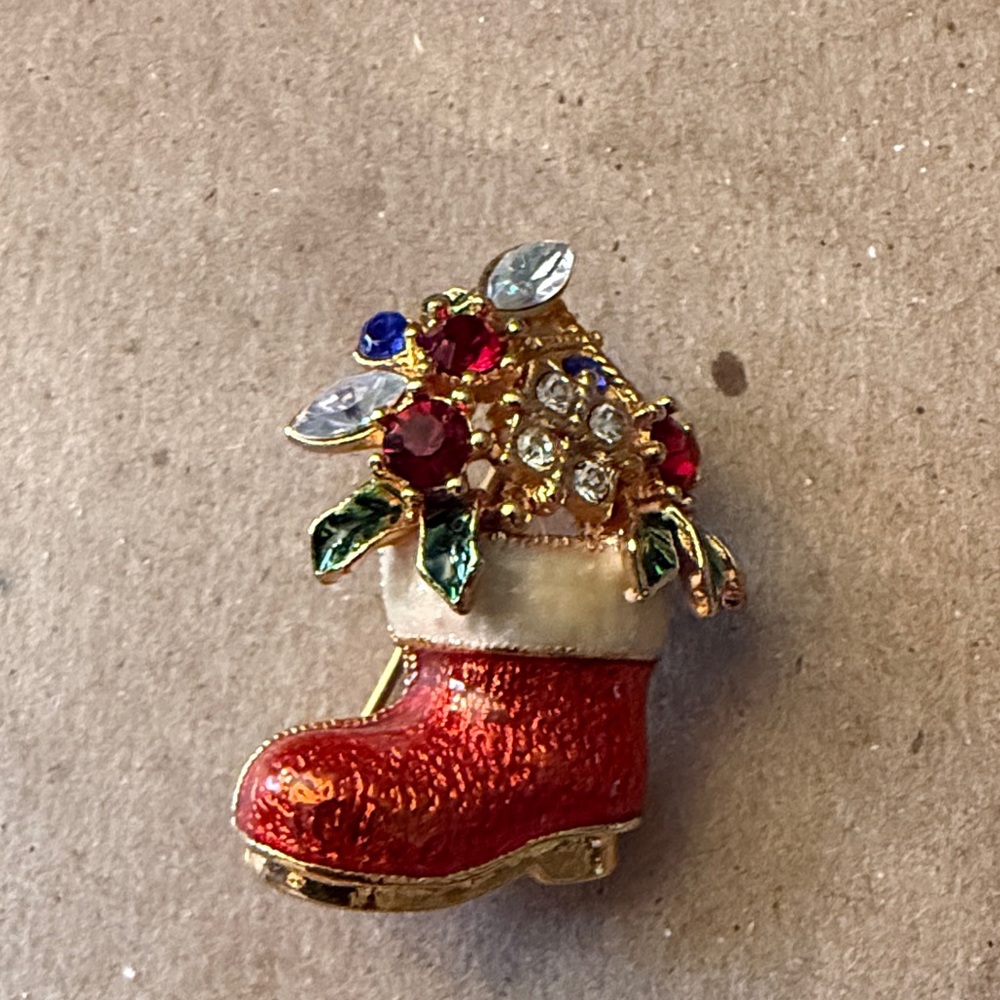 Avon Holiday Pin -Santa Boot